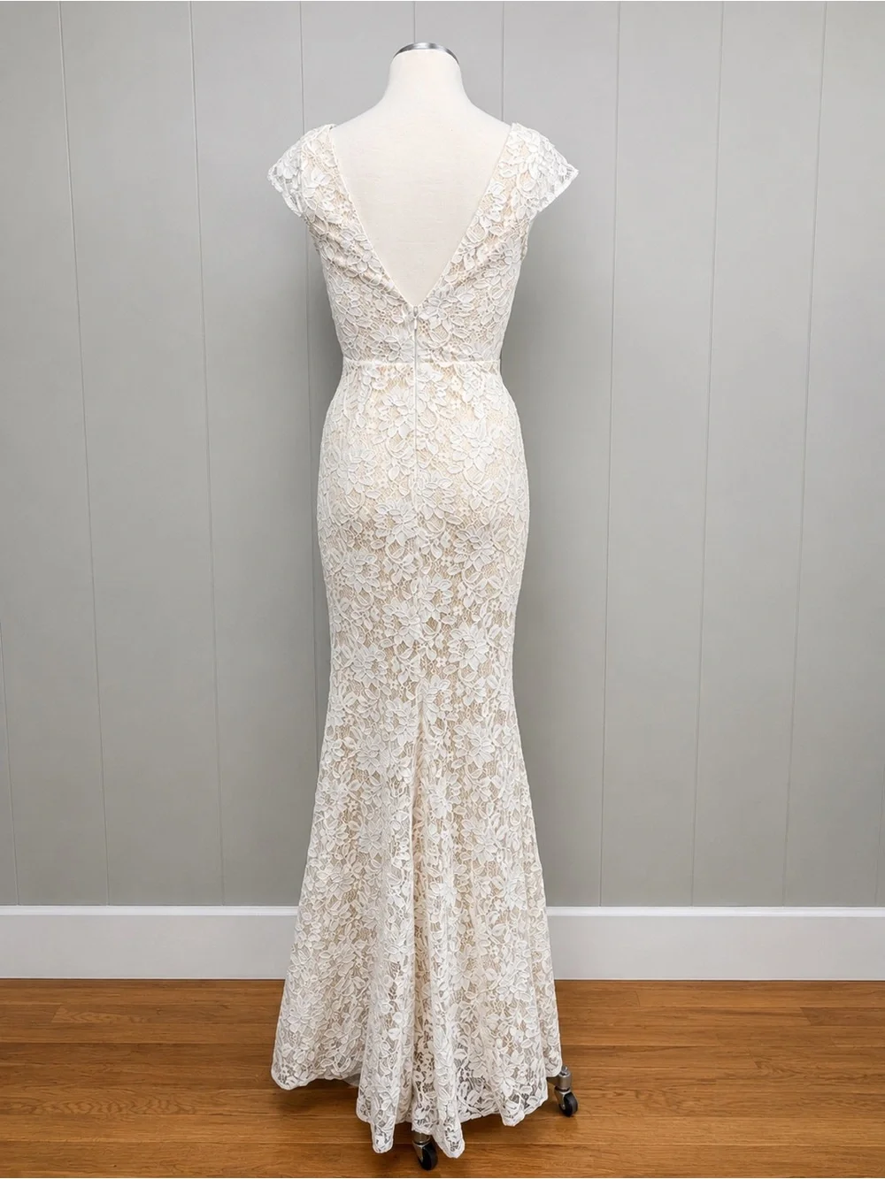Lulus NWT Ivory Lace Mermaid Wedding Gown XXS Deep V Bridal Dress